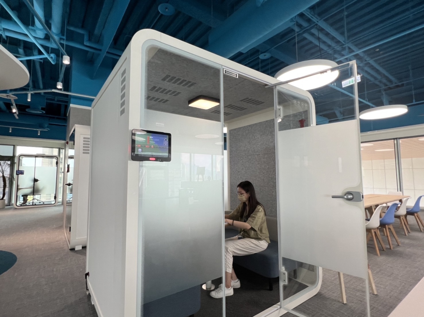 304am永利高雄據點的智慧行動辦公艙，展現304am永利在面板以外的研發應用軟實力